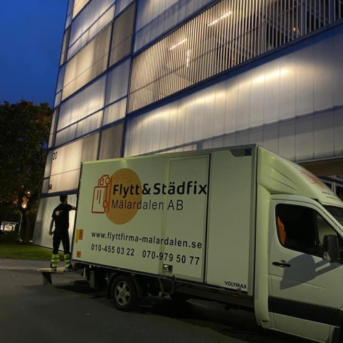 Flytt & Städfix ena flyttbil