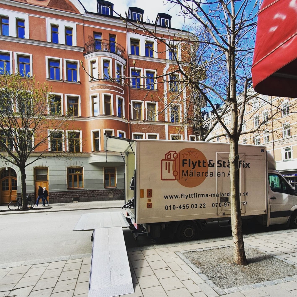 Flyttpersonal utför flyttuppdrag i Stockholm innerstad