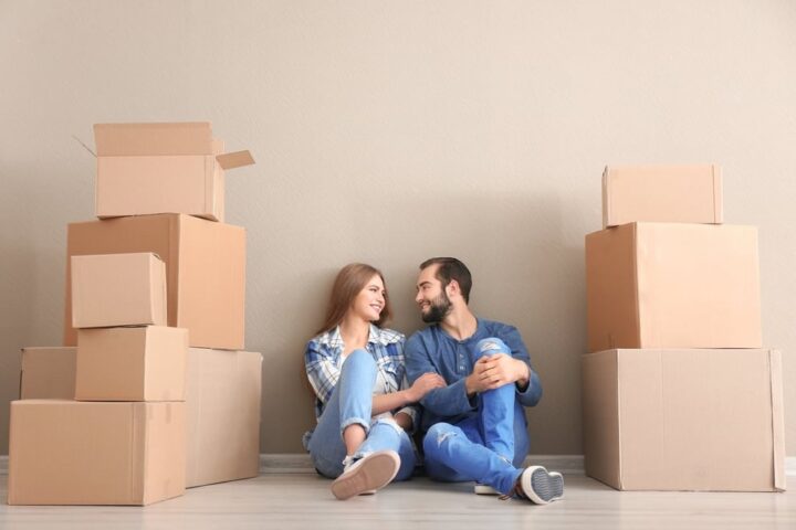 Plenty of removal boxes and two people on Värmdö